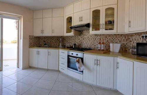 Meneou House | 75 m² House ∙ 2 bedrooms ∙ 4 guests