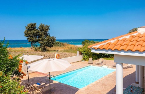 Polis Villa | Achilles Beach Villa: Large Private Pool, Walk to Beach, Sea Views, A/C, WiFi