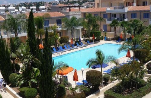 Universal Villa | Aurora Townhouse - Complimentary Paphos Airport Transport