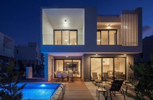 Emba Villa | Avalon 1 Villa 15 - Four Bedroom Villa, Sleeps 8