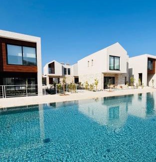 Emba Villa | Avalon Gardens Pink&Blue Villa with swimming pools sauna restaurant gym