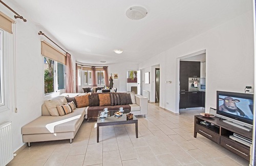 Pernera Villa | Beautiful 5 Star Holiday Villa in a Prime Location in Protaras