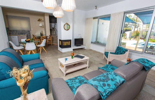 Argaka House | Beautiful home in Argaka with kitchen