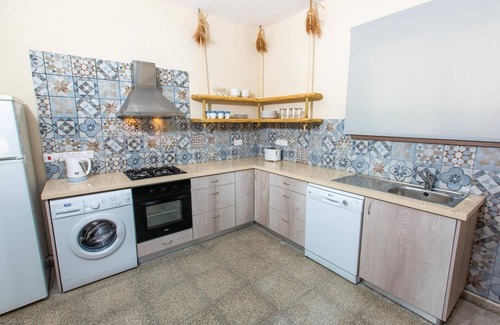 Argaka House | Beautiful home in Argaka with kitchen