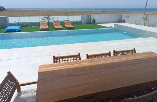 Pervolia Villa | Blue Aura Beach villa Larnaca