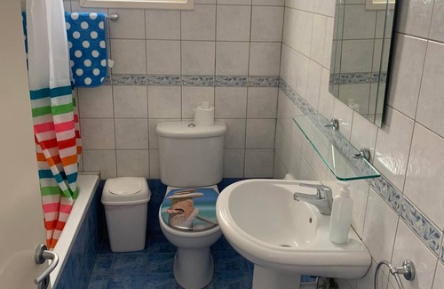 Pissouri House | Breath-taking sunrise &sea view, close to amenities ,Great for couples & family.