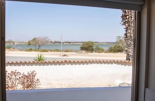 Meneou House | Captivating Lake & Oceanview Getaway House