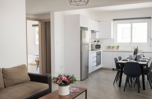 Strovolos Apartment | Carme at the Beach - Home away from home! Beautiful 2bedroom-2bathroom apartment