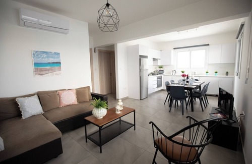Strovolos Apartment | Carme at the Beach - Home away from home! Beautiful 2bedroom-2bathroom apartment