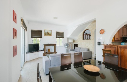Latchi Villa | CHRYSANTHEMUM 3 BEDROOM VILLA