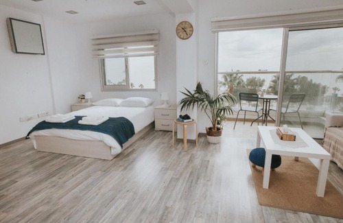 Historical Center Apartment | City Centre Studio Beach View