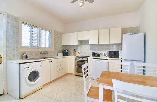 Pegeia Villa | Coral Bay 4 Bed Villa - 5 Minutes Walk to Blue Flag Sandy Beaches - Heated Pool
