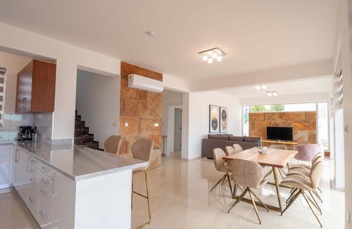 Peyia Town Villa | Coral Elite residence 11. Deluxe 4 bedroom villa with private pool and jacuzzi.