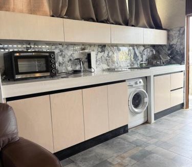 Kato Polemidia Apartment | Costas court