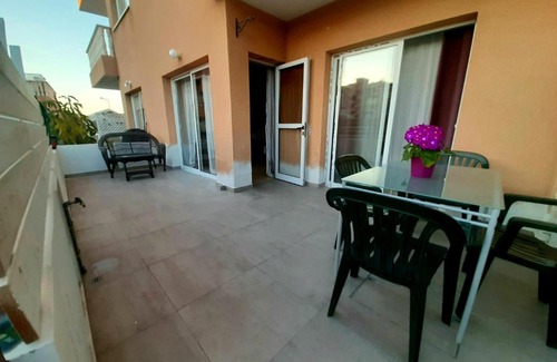 Universal Apartment | Cozy ground floor apartment with sunny veranda