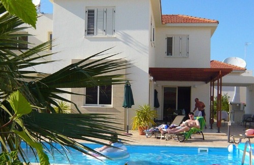 Kapparis Villa | Fabulous 4 Bed Villa,Big Pool,WIFI, table tennis, 2mins walk to beach
