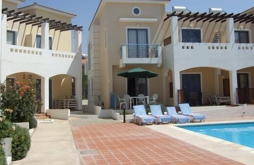 Universal Villa | Family Friendly Holiday Home With Pool To Rent Close To Tourist Area & Amenities