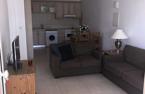 Peyia Town Apartment | Fantastic Outdoor Space (WIFI & Smart TV)