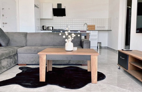 Edremit Apartment | Flat with Sea View Close to Beach in Edremit