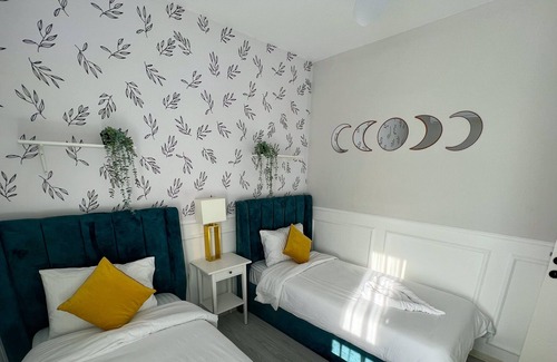 Gastria Apartment | Helena Pool 2-bdr Apartment with SeaView (Caesar Blue)