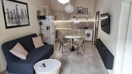 Neapolis Apartment | Historical Center Pretty House