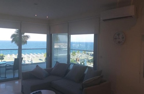 Larnaca City Centre Apartment | Horizon Luxury Suite at Finikoudes Beach 302