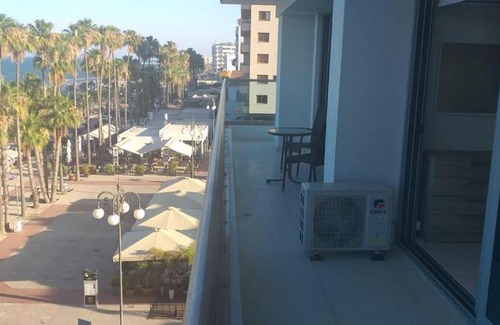 Larnaca City Centre Apartment | Horizon Luxury Suite at Finikoudes Beach 302