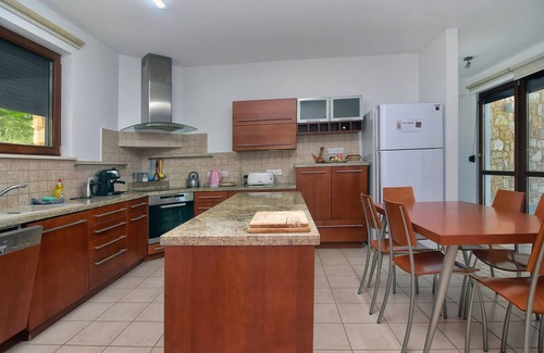 Polis Villa | Incredible Large Villa In Paphos sleeps 14 Children Pool, Jacuzzi, Huge Garden
