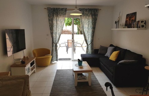 Universal Apartment | Iris Village