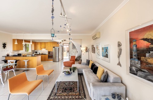 Pervolia Villa | Larnaca Chelidonia Seafront Villa