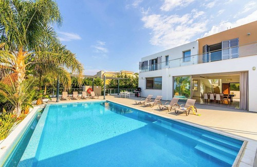 Polis Villa | Limni Beach Villa - Four Bedroom Villa, Sleeps 8