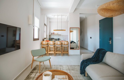 Oroklini Apartment | LIV & CO SUITES & VILLAS