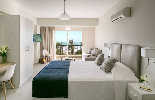 Chlorakas Hotel | Louis Paphos Breeze