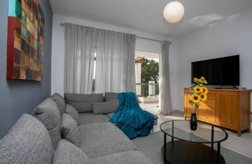 Universal Apartment | Lovely & Stylish! 3BR Specious Penthouse-Serenity Skyview