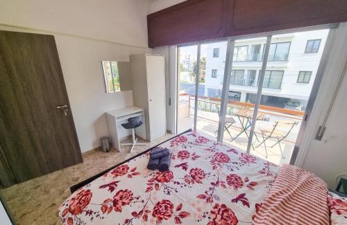 Larnaca House | Luxury City Rooms