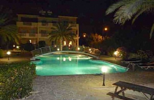 Universal Apartment | Luxury Ground Floor Apartment Overlooking Pool