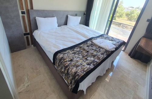 Kyrenia House | Luxury Hotel Room w Pool Near Beach in Kyrenia