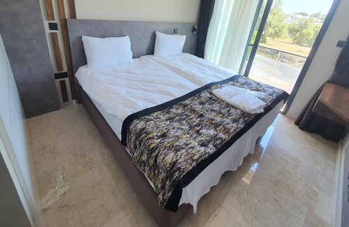 Kyrenia House | Luxury Hotel Room w Pool Near Beach in Kyrenia