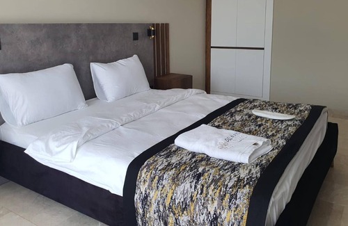 Kyrenia House | Luxury Hotel Room w Pool Near Beach in Kyrenia