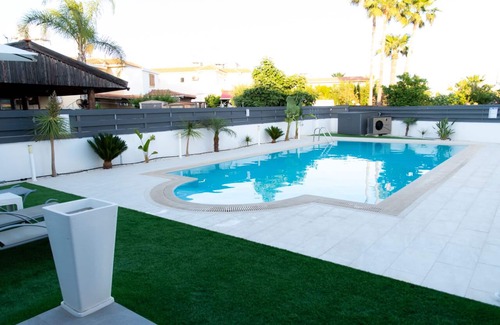 Oroklini Apartment | Luxury Self Catering Apartment With Heated Pool