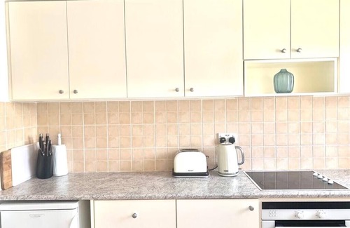 Peyia Town House | Luxury townhouse with Roof Terrace & Jacuzzi - sleeps up to 5