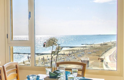 Larnaca Apartment | Mackenzie Beachfront Eftyhia Suite