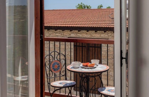 Mesana Cottage | Melissothea Stone Suites Anoi - first floor
