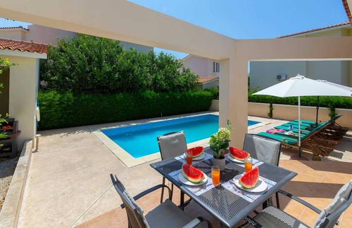 Pegeia Villa | Modern 3 bed villa with pool, close to town
