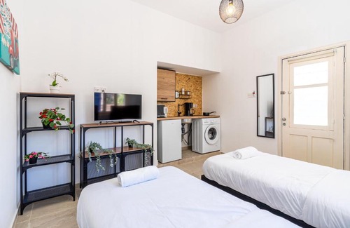 Larnaca Apartment | Mufasa Studio in Larnaca w/Terrace