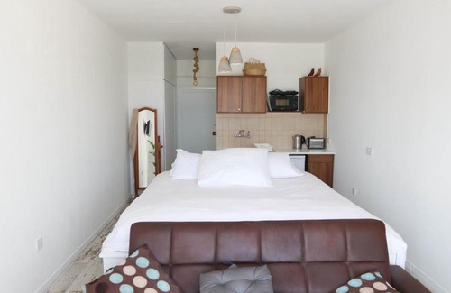 Paphos Apartment | NomaSuites - Sea Studio