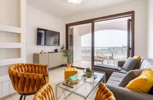 Tala Apartment | Panoramic Views in Peaceful Tala