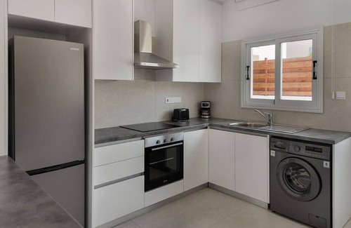 Universal Apartment | Phaedrus Living: Olga Residence