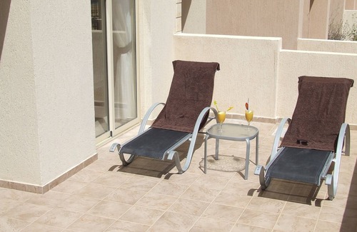 Paphos Apartment | Prime Location Ground Floor, 1 bed apartment. 2 Lagoon Pools, UK TV, FREE Wi-Fi