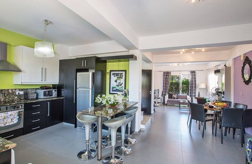 Pernera Apartment | Protaras Dione Villa DI12 - a villa that sleeps 6 guests in 3 bedrooms